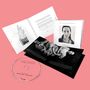 "Fire Escape Symphonies", "The Best Of Nerina Pallot". CD, offene Hülle mit brennendem Klavier und Porträt. Rosa Hintergrund., CD