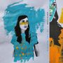 "Noveller" und "I Am the Weather" in blauer und orangefarbener Schrift. Frau mit blauen und orangefarbenen Pinselstrichen., LP