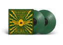 Text: "THE GREAT PARROT-OX AND THE GOLDEN EGG OF EMPATHY", "THE CLAYPOOL LENNON DELIRIUM". Grüne Schallplatten mit gelbem, flügelbesetztem Ei., 2 LPs