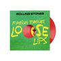 "ROLLING STONES", "FOREIGN TONGUES, LOOSE LIPS"; rotes Vinyl auf grünem Hintergrund mit gelber Schrift, farbenfrohes Design., 1 LP und 1 CD