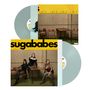 Der Text lautet "sugababes". Drei Frauen in schwarzen Outfits posieren auf und neben einem Tisch. Zwei Schallplatten sind sichtbar., LP