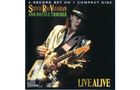 "2-RECORD SET ON 1 COMPACT DISC" und "STEVIE RAY VAUGHAN AND DOUBLE TROUBLE LIVE ALIVE" in goldener und grüner Schrift. Ein Musiker spielt Gitarre, trägt einen Hut und eine glänzende Jacke., CD