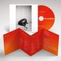 CD und Booklet. CD: "ki&mi", "materia". Schwarz-Weiß-Foto von Person. Orange-Rotes Booklet mit Texten., CD