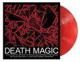 "DEATH MAGIC" Album-Cover, unten Titel wie "VICTIM" und "STONEFIST". Rote Schallplatte, abstrakte rote Muster., LP