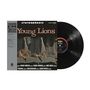 „Young Lions“ und „stereophonic“ sind Haupttexte. 
Cover zeigt Löwen und Geografen in der Savanne, daneben eine schwarze Schallplatte., LP
