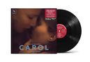 „CAROL", Score von Carter Burwell. Zwei Frauen in Nahaufnahme. Schwarze Vinyl-Schallplatte daneben., LP
