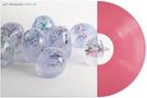 Der Text "Matt Berninger Type It Up" erscheint oben. Daneben liegen beschriftete, eisartige Kugeln und eine pinke Schallplatte., LP