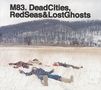 Text: "M83. DeadCities, RedSeas&LostGhosts". Schnee, Feld, vier Personen liegen ausgestreckt, Bäume im Hintergrund.