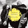 Zwei Musiker: Frau mit Trompete, Mann mit Akkordeon. Schwarze Kleidung, bewölkter Himmel. Text: Airelle Besson, Lionel Suarez, BLOSSOM., CD