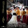 BIZET CARMEN. HERVÉ NIQUET. Menschen in dramatischer Opernszene, Frau in weiß und Mann in Uniform zentriert.