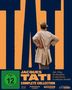 "Jacques Tati Complete Collection. FSK ab 12. Mann im Trenchcoat schaut auf das Wort 'TATI'."