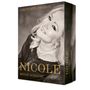 "LIMITIERTE FANBOX", "NICOLE MEINE SCHÄTZE". Eine Frau in Schwarz-Weiß, schaut lächelnd über die Schulter., CD