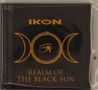 "IKON" oben, "REALM OF THE BLACK SUN" unten in goldener Schrift. Dazwischen ein Symbol aus Mondsicheln und einem Auge., CD