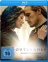 „Outlander: Die komplette achte Season“. Zwei Personen berühren sich sanft mit Stirn und Händen, ein FSK-16-Logo., 4 Blu-ray Discs