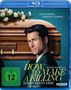 "Heute erben, morgen sterben. HOW TO MAKE A KILLING. TODSICHERES ERBE." Ein Mann lehnt an einem Sarg mit Blumen., Blu-ray Disc