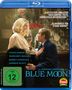 "Ethan Hawke, Margaret Qualley, Bobby Cannavale, Andrew Scott. 'Blue Moon'-Filmplakat. Bar-Szene mit zwei Personen.