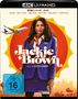 „Jackie Brown“, ein Film von Quentin Tarantino. Frau in blauer Uniform, Flugzeug, roter Kreis, Altersfreigabe „FSK ab 16“.