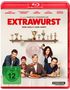 „EXTRAWURST – Wer grillt hier wen?“ Unter einem Regal mit Pokalen sitzt eine Gruppe Menschen, einer hat Würste auf einer Gabel., Blu-ray Disc