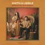 "Smith & Liddle, Songs for the Desert". Eine Frau steht und ein Mann sitzt mit Pflanzen und Dekorationen im Retro-Stil., CD