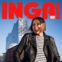 Text: "INGA RUMPF 80" in Rot. Frau im Vordergrund mit Streifenhemd, im Hintergrund modernes Gebäude. Fröhliches Lächeln., CD