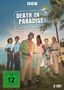 „Death in Paradise“, Staffel 15. BBC-Logo, fünf Leute am Strand, Palmen, tropisches Setting. FSK 12., 3 DVDs
