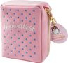 „Buchverliebt" steht auf einer pinken, gepunkteten Tasche mit blauem Rand und goldfarbenem Schlüsselanhänger., Diverse