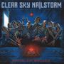 "Clear Sky Nailstorm", "Problem Solved". Menschen in Panik, roter Knopf im Vordergrund, blauer Hintergrund, Illustration., CD