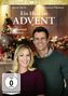 „Ein Herz im Advent“ – Ein Mann und eine Frau lächeln, im Hintergrund ein geschmückter Weihnachtsbaum., DVD