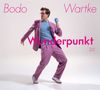 Texte: "Bodo Wartke", "Wunderpunkt 2.0". Person im pinken Anzug mit blauen Shirt, posiert spielerisch mit Miniventilator., CD