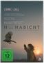Texte: "H wie Habicht", "Claire Foy", "Brendan Gleeson". Eine Person lässt einen Habicht fliegen, Sonnenuntergang im Hintergrund., DVD