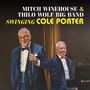 "Mitch Winehouse & Thilo Wolf Big Band Swinging Cole Porter." Zwei Männer, einer steht mit Mikrofon, der andere sitzt am Klavier.