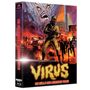 "Virus: Die Hölle der lebenden Toten" in großer Schrift. Eine bedrohliche Szene mit Soldaten, Feuer und einem Monster im Hintergrund.