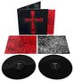Zwei Schallplatten mit "Iommi" in der Mitte. Schwarzes Cover mit einem roten Kreuz zeigt Illustrationen., 2 LPs
