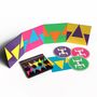 CDs mit Text "A Flock of Seagulls", bunte Hüllen mit geometrischen Mustern, viele Dreiecke in leuchtenden Farben., 3 CDs