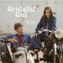 "Grateful Cat", "Ready to go anywhere". Zwei Personen in Jeans auf einem Motorradgespann vor einer industriellen Wand., LP