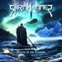 "StormHammer" oben, "Wrath of the Hammer" unten. Ein Krieger steht vor einem leuchtenden Hammer über einem See., CD