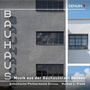 Musik aus der Bauhausstadt Dessau. Anhaltische Philharmonie Dessau | Markus L. Frank. Gebäude mit Bauhaus-Schriftzug.