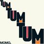 Der Text "TUM" wiederholt sich diagonal in großen Buchstaben. Unten links steht "MOMO." in kleiner Schrift., LP