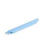 Ein hellblauer Stift liegt schräg auf einer weißen Fläche.