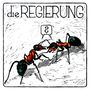 Text: "die REGIERUNG". Zwei Ameisen kommunizieren mit einem Sprechblasen-Symbol in Form eines Fragezeichens. Illustratorischer Stil., LP