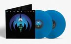 Text: "MAGMA LIVE". Zwei blaue Schallplatten und ein Cover mit abstrakter Grafik in Blau- und Schwarztönen.
