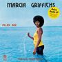 "Marcia Griffiths, Play Me, Sweet And Nice, Deluxe Double LP." Frau im gelben Top steht lächelnd im Meer.