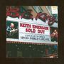 Text "Keith Emerson Sold Out" auf einem Veranstaltungsplakat, umrahmt von Gitarrenbildern. Oben steht "B.B. King"., 2 CDs