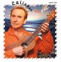 "Colin Hay Man@Work [acoustic vinyl]". Ein Mann in orange hält eine Ukulele vor einem Wellengemälde., CD