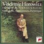 "Vladimir Horowitz. FAVORITE BEETHOVEN SONATAS. Moonlight, Appassionata, Pathétique." Ein Mann sitzt in einem Garten., CD