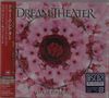 "DREAM THEATER", "LIVE IN TOKYO, 2010". Rosa Blüten mit einem zentralen, roten Siegel. Japanische Schriftzeichen links.
