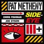 Texte: "PAT METHENY", "CHRIS FISHMAN", "JOE DYSON", "SIDE-EYE". Grafik: Ein Auge, Pfeil, geometrische Formen, gelbe Streifen., CD