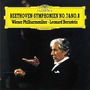 "BEETHOVEN: SYMPHONIEN NO. 7 & NO. 8, Wiener Philharmoniker, Leonard Bernstein." Dirigent mit erhobenen Händen.