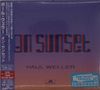 „On Sunset“ und „Paul Weller“ in großer Schrift, daneben japanische Schriftzeichen, Logo „Polydor“. Sanfte Farbverläufe.