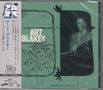 "A NIGHT AT BIRDLAND ART BLAKEY with CLIFFORD BROWN LOU DONALDSON HORACE SILVER CURLY RUSSELL." Ein Musiker mit Drumsticks.